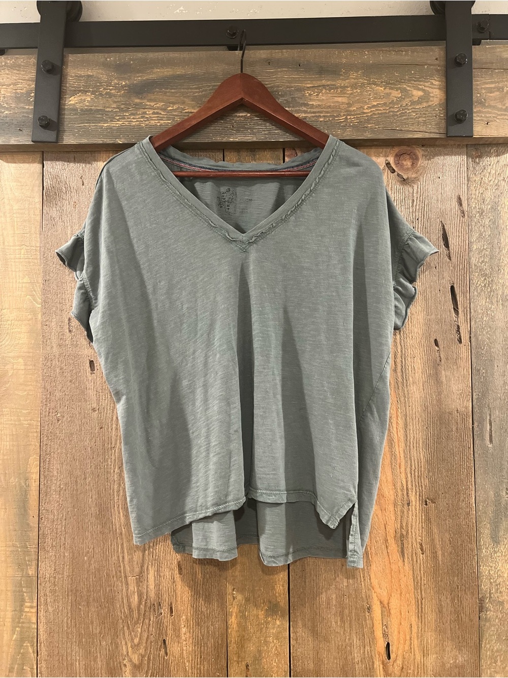Pilcro v-neck ruffle sleeve high low Shirt small
